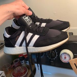 adidas black I-5923